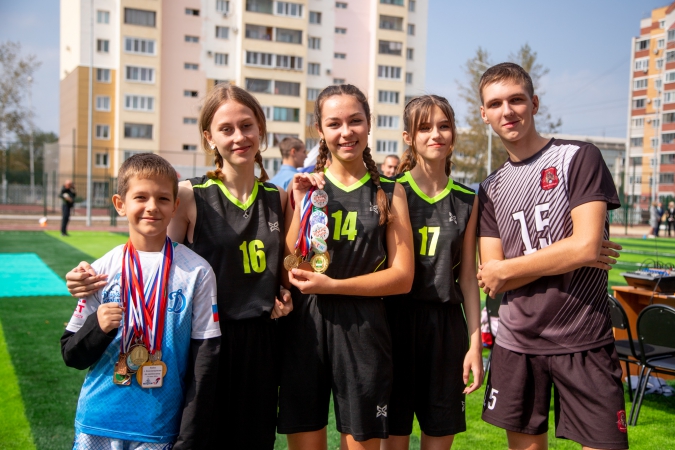 Фестивалем школьного спорта открыли новый стадион 10 школы в Благовещенске