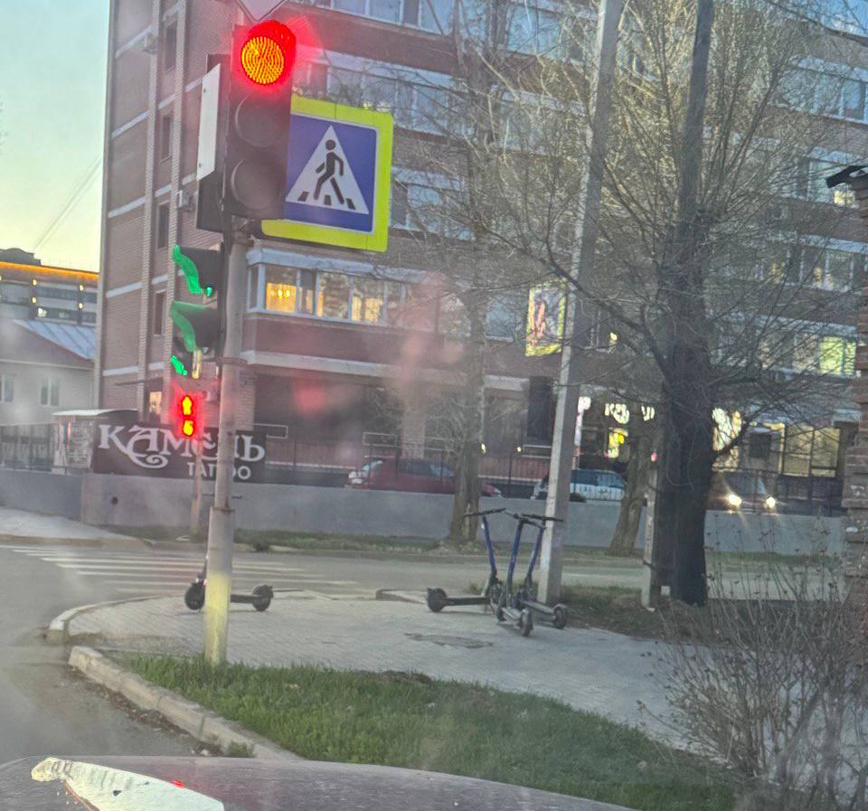 Четыре электросамоката накануне отправились на штраф стоянку