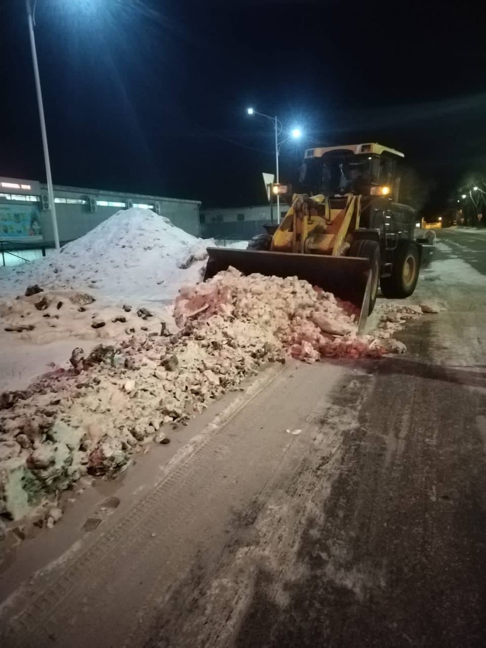 Силами ГСТК продолжается очистка благовещенских дорог от снег