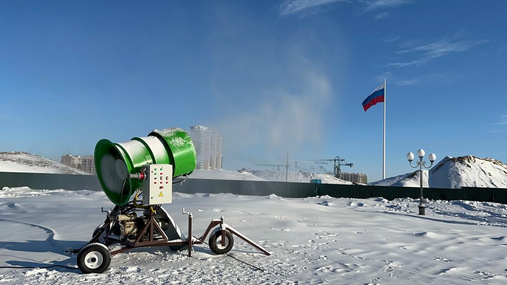 Персональный снегопад: В Благовещенске начали строительство снежных горок