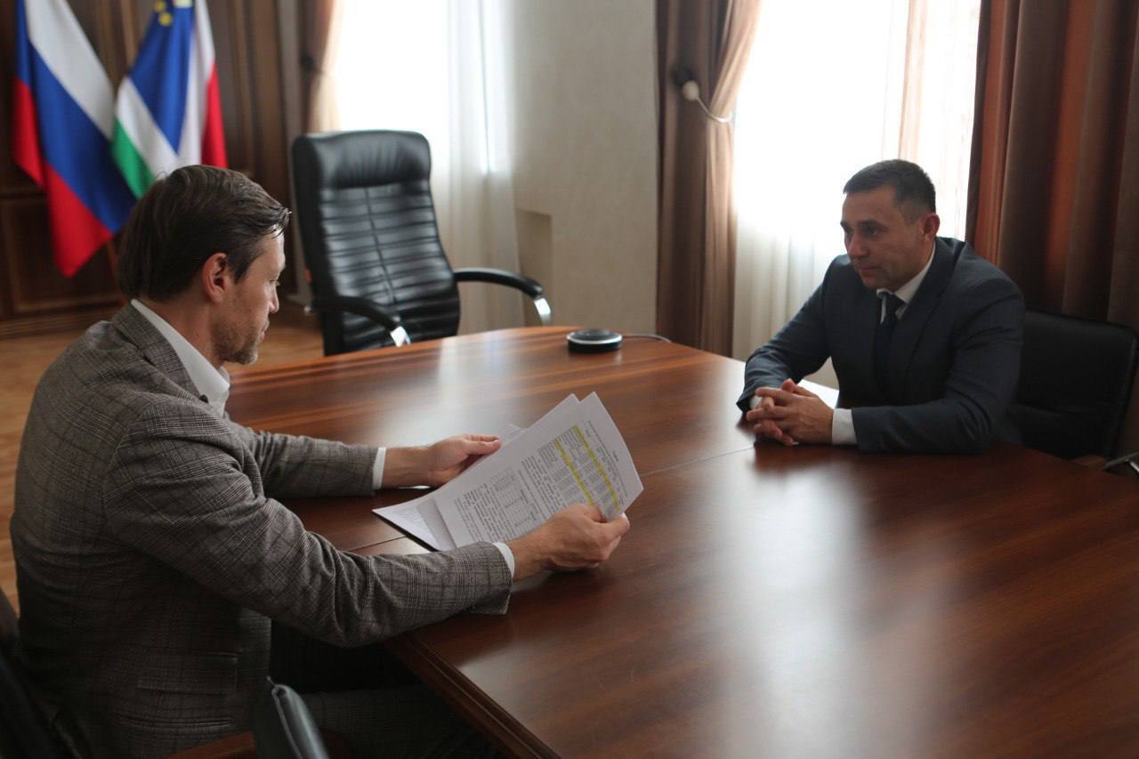 Нелегальная продажа алкоголя и использование электросамокатов: актуальные для Благовещенска вопросы обсудил мэр Олег Имамеев с сенатором Артемом Шейкиным