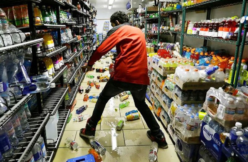 Благовещенцам рассказали, кто платит за разбитый товар в магазине