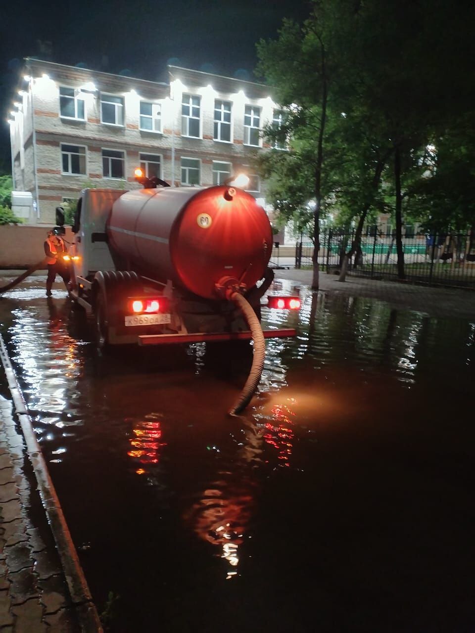 Борьбу с последствиями ливня ГСТК ведут круглосуточно