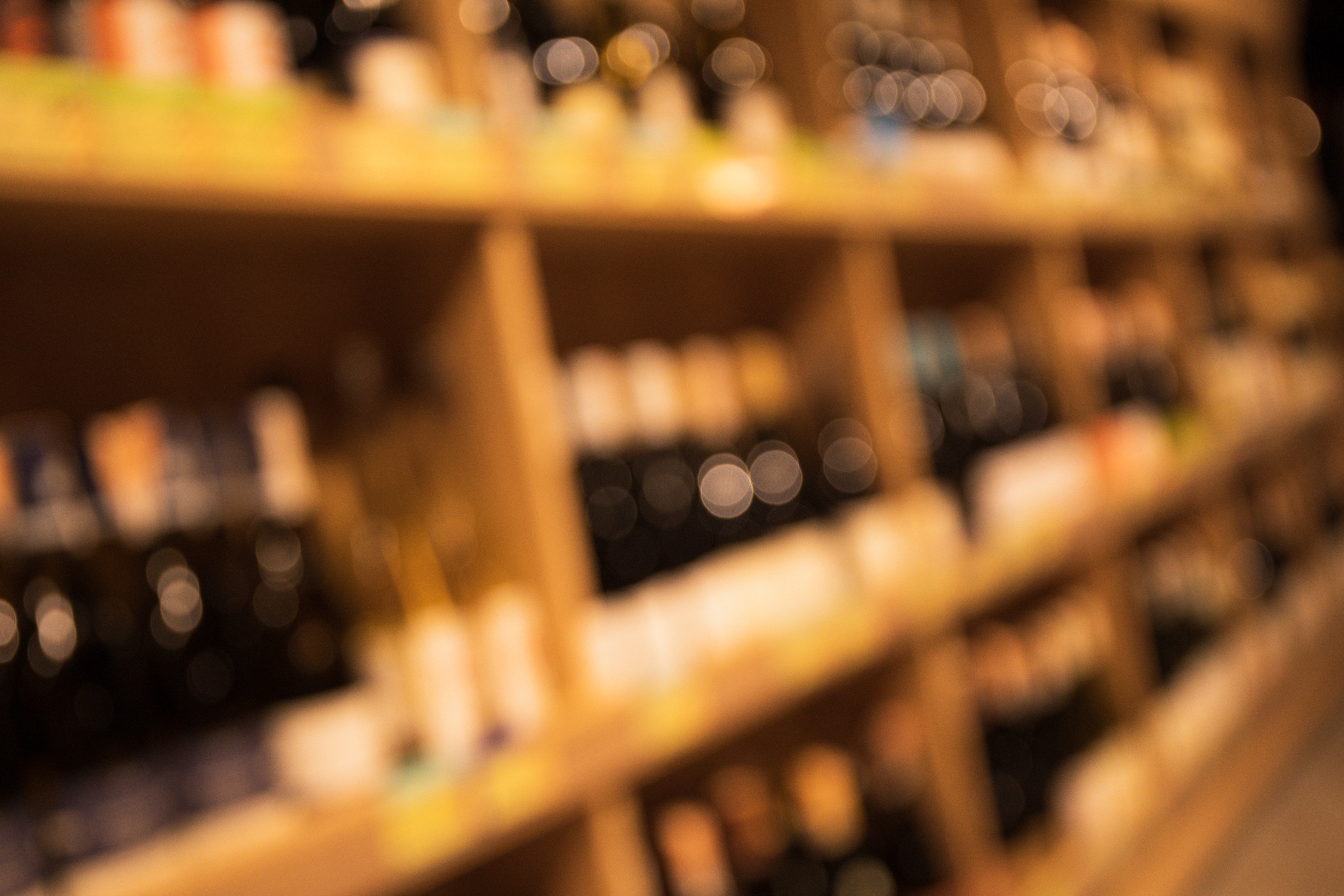 Правоохранительные органы Благовещенска пресекли попытку продажи алкоголя несовершеннолетнему