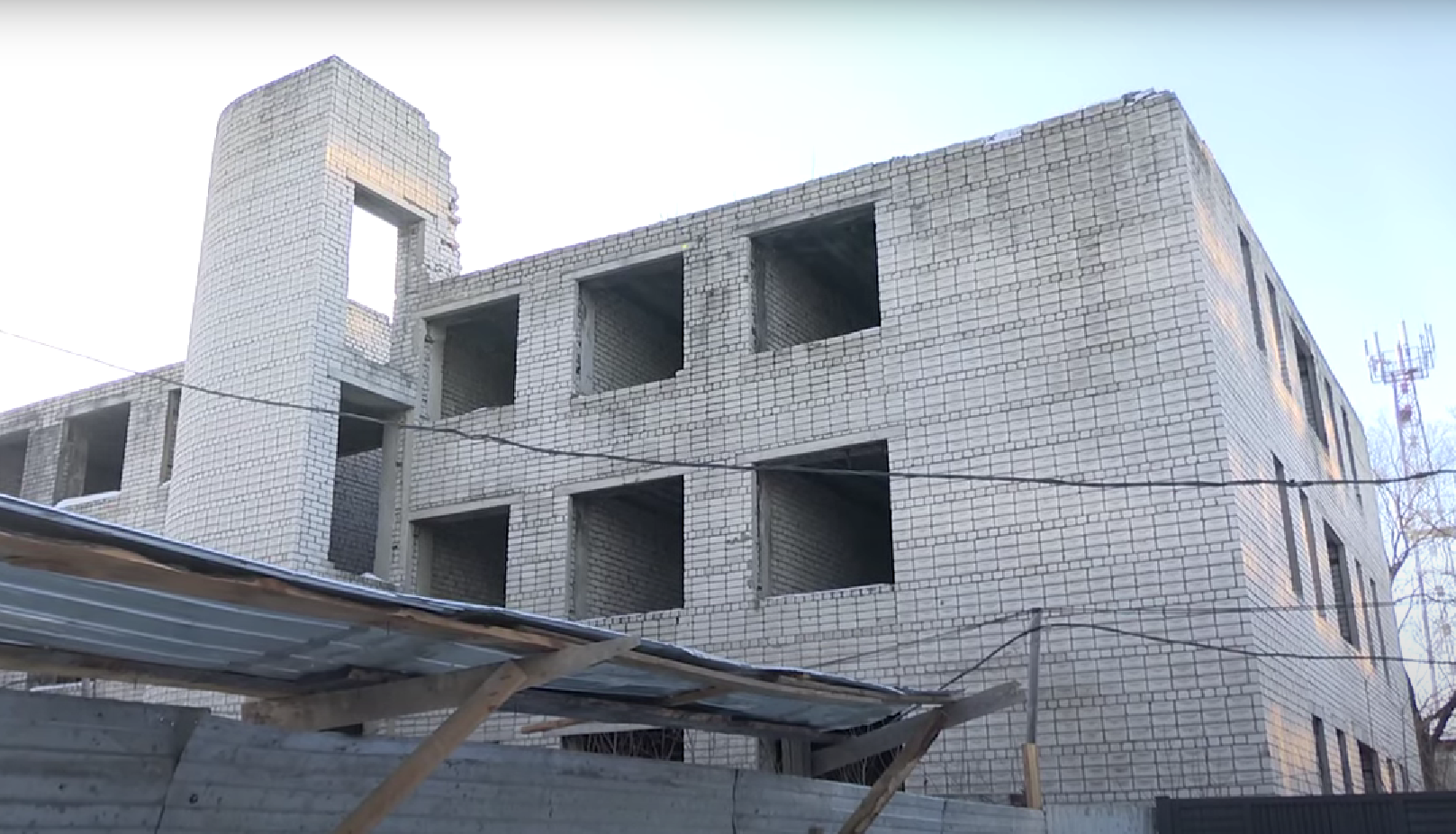 В Благовещенске решают судьбу «заброшки», которая мешает строительству парка 