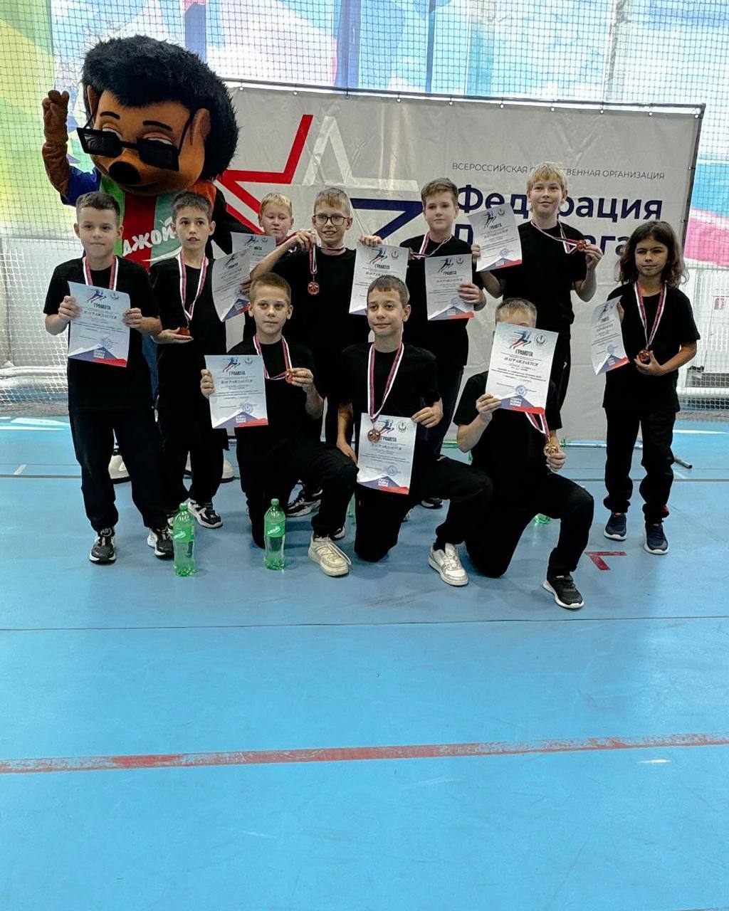 Жилеты и маски: лазерный бой прошел в спорткомплексе «Юность» областного центра