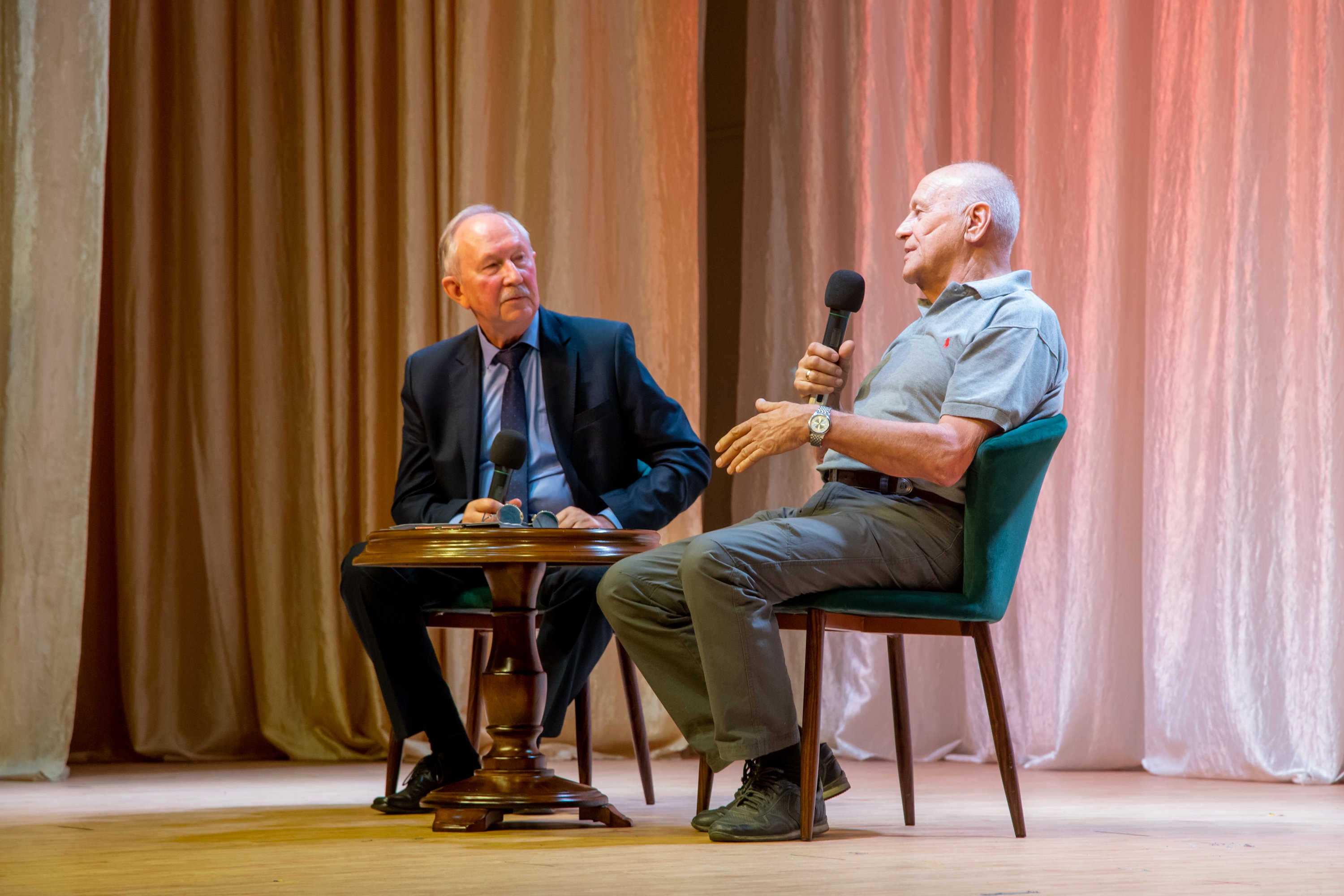 Художественной выставкой, рассказами об операции советских спецслужб и песнями отметили 78-ю годовщину окончания Второй мировой войны в медколледже