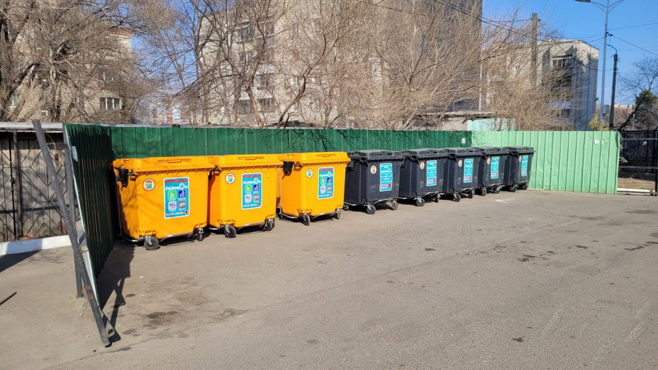 В Благовещенске устанавливают контейнеры для раздельного сбора мусора