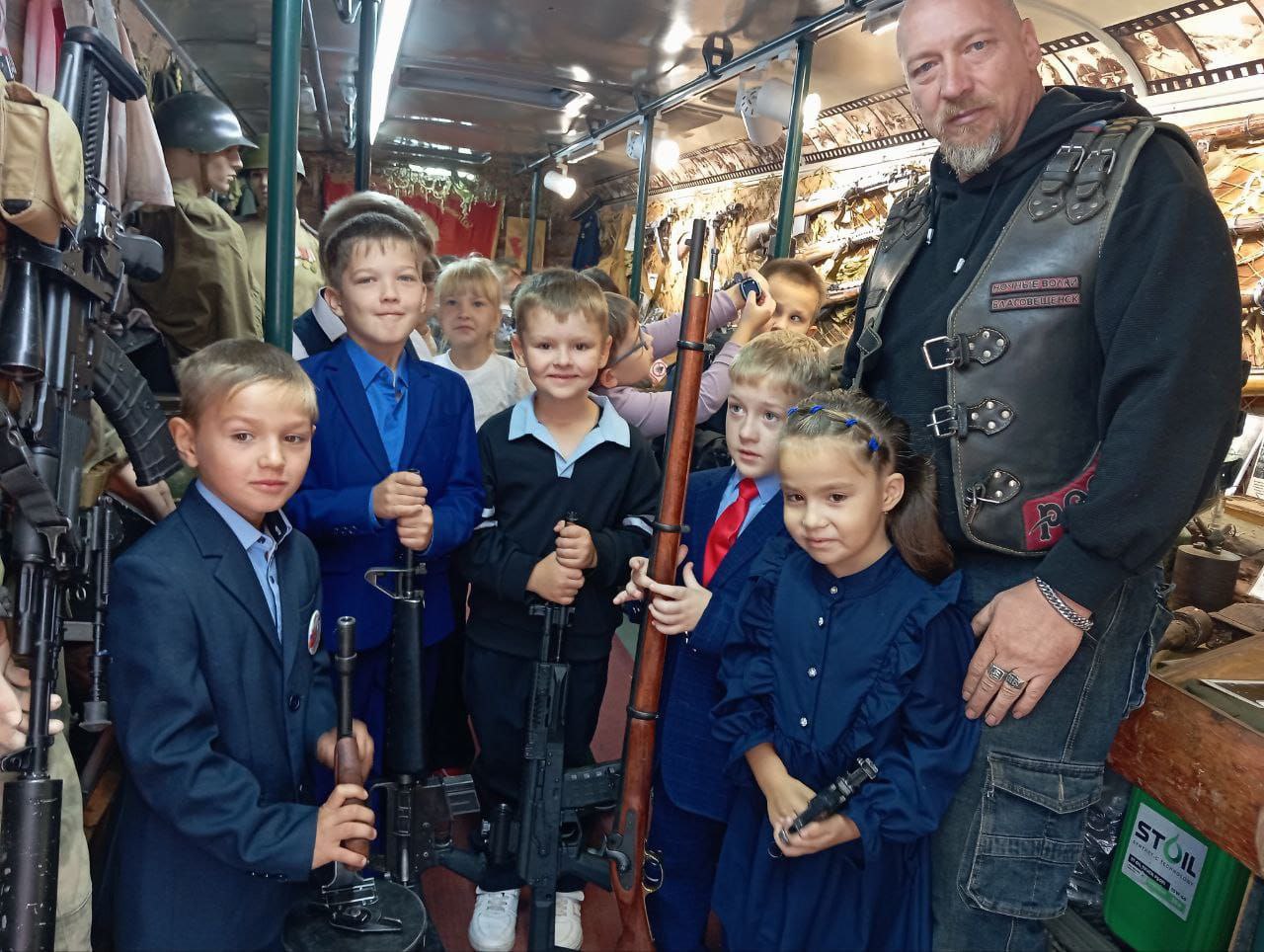 «Автобус Победы» путешествует по школам Приамурья 