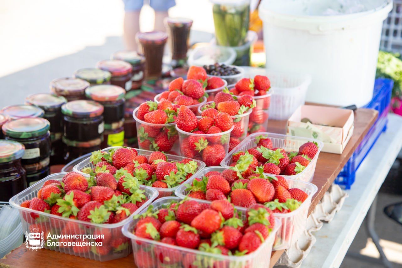 В Благовещенске продлили время работы ярмарки выходного дня