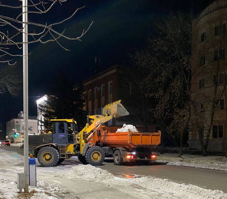 Ночью ГСТК почистил Пионерскую,  Гражданскую,  Островского и Перспективную в Благовещенске