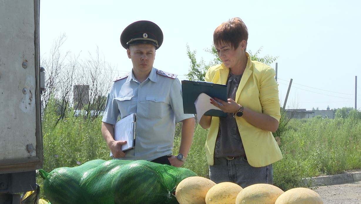 В Благовещенске штрафуют нелегальных торговцев