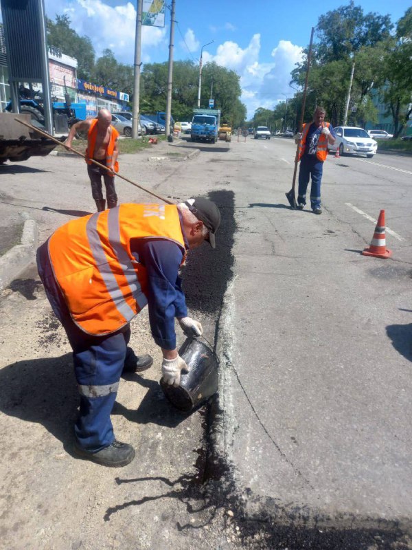 В Благовещенске продолжается ямочный ремонт дорог