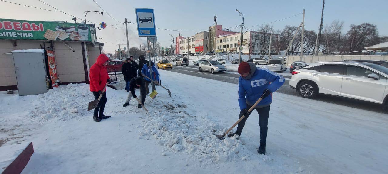 Тротуары по 50 лет Октября, Воронкова и Новотроицкому шоссе стали чище