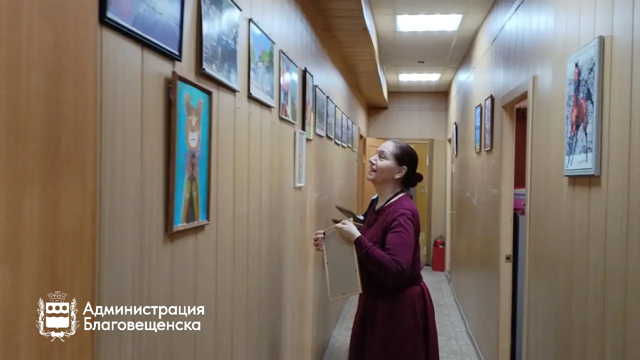 В Благовещенске проходят необычные выставки картин начинающих художников с богатым жизненным опытом