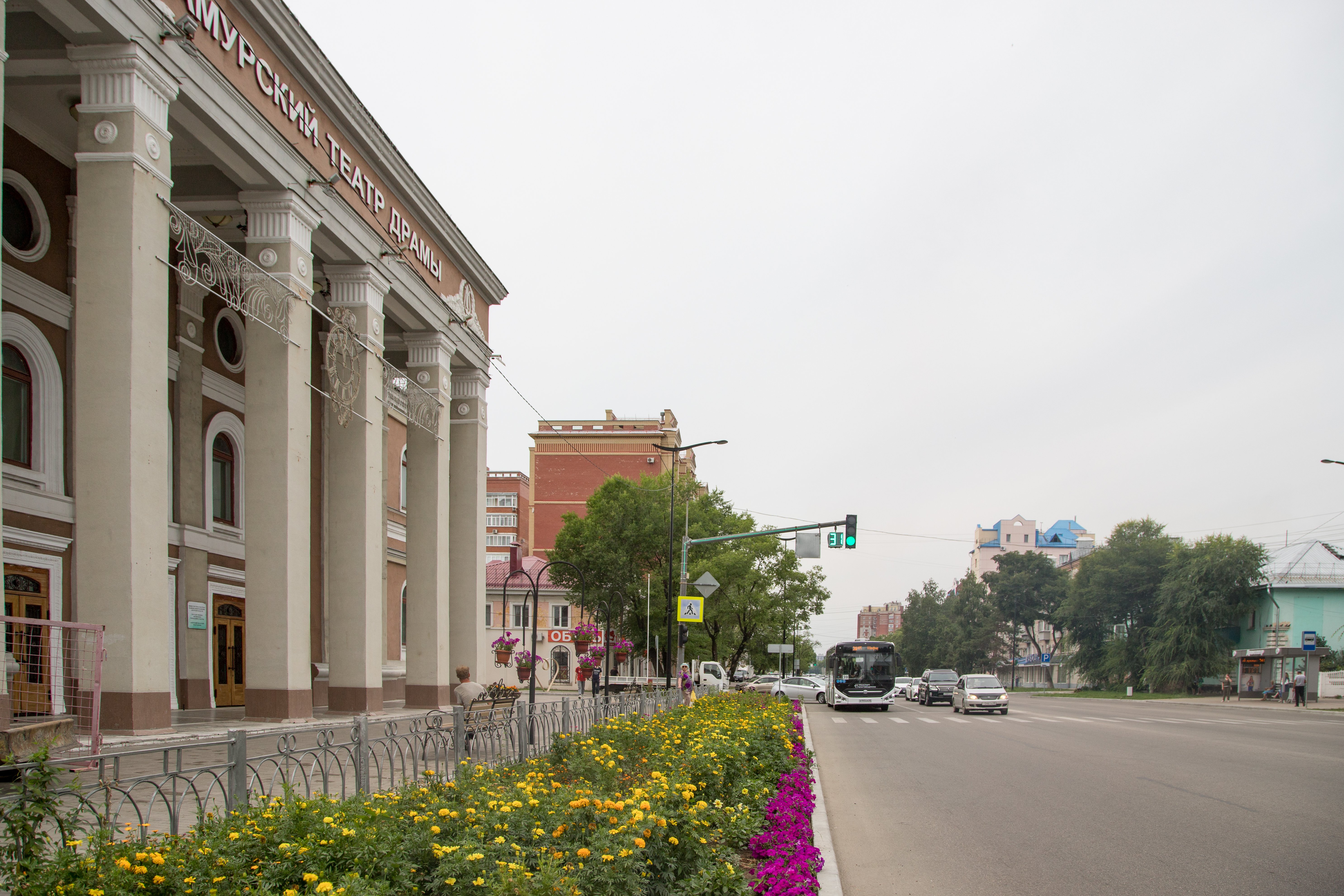 Благовещенск стал зеленее благодаря сотрудникам драмтеатра 