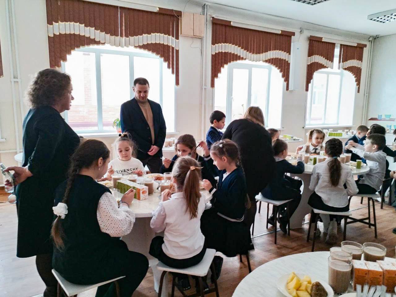 Депутаты Благовещенской городской думы проверяют организацию школьного горячего питания