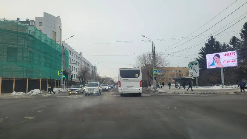 Ресурсники избавили от ледяных накатов участки дорог, где проходят сети теплоснабжения