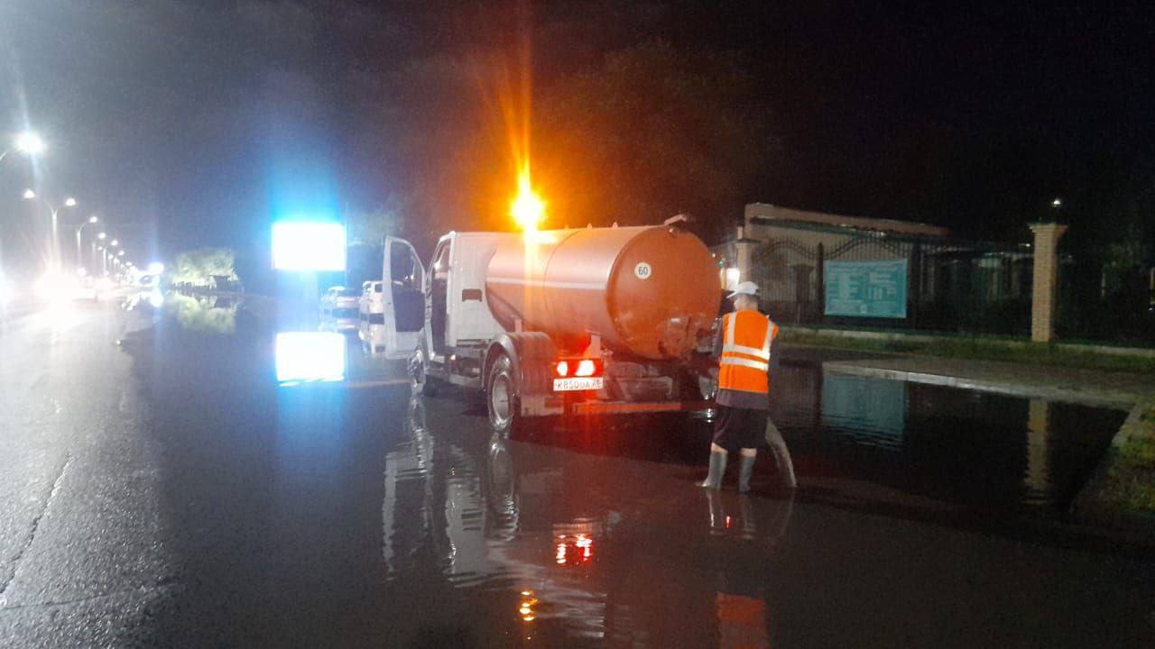Почти 240 кубометров откачали с улиц Благовещенска после сильного ливня 