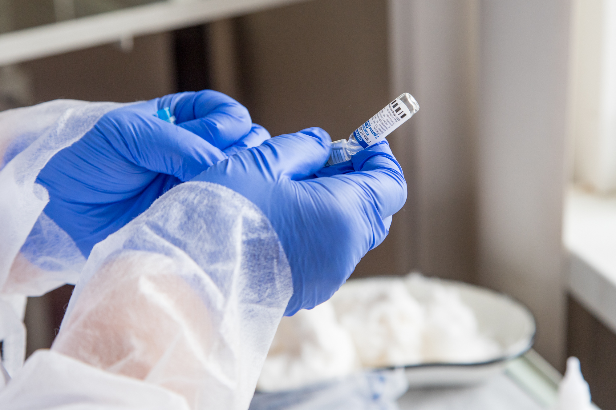 В администрации Благовещенска против Covid-19 за день ревакцинировалось больше сотни сотрудников 