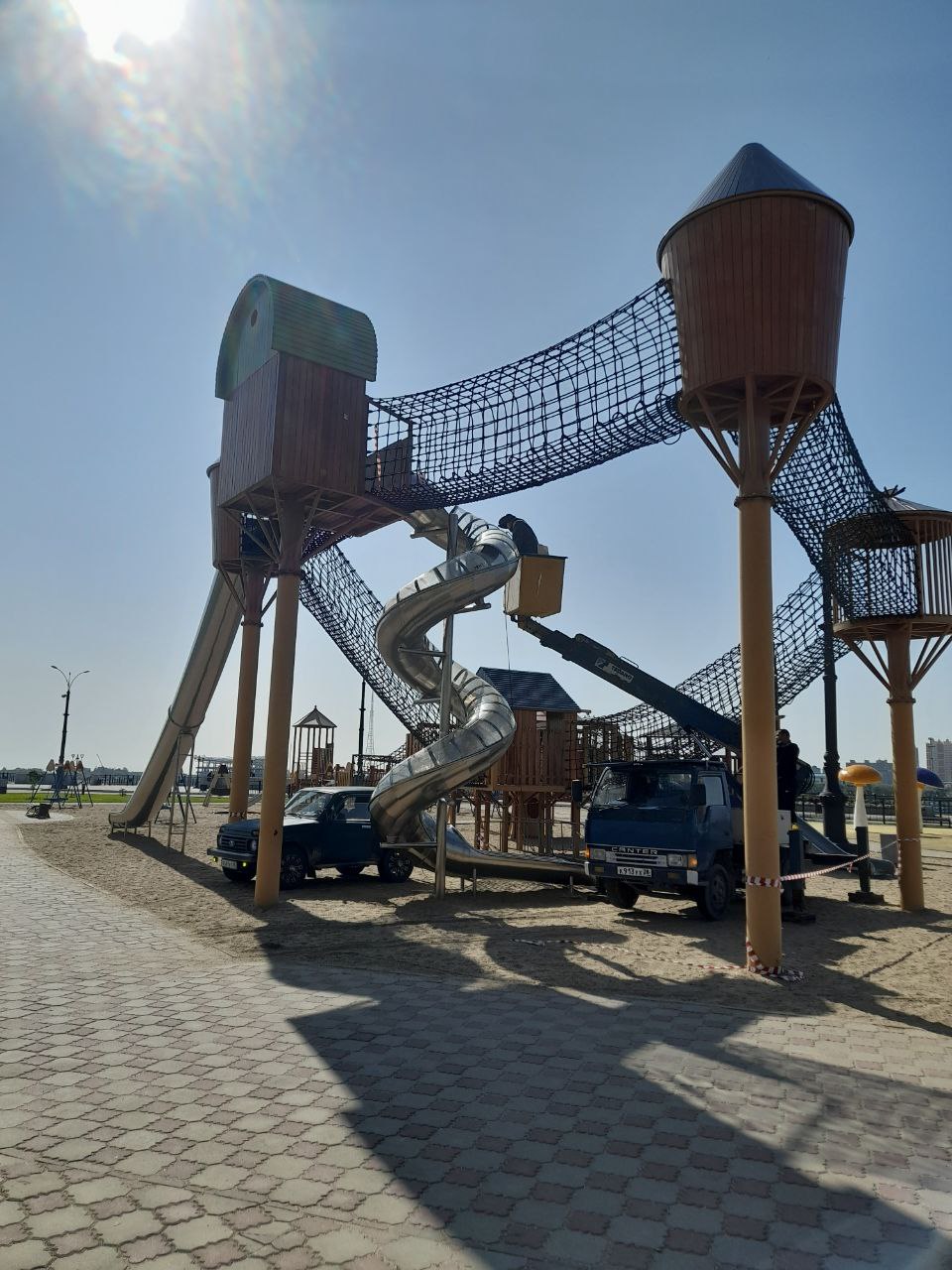 В Благовещенске отремонтировали винтовую горку на набережной Амура