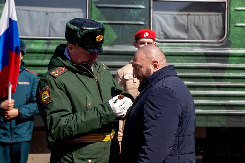 «За помощь и милосердие»: волонтерский труд благовещенца Рафика Оганнисяна отметили медалью Министерства обороны Российской Федерации 