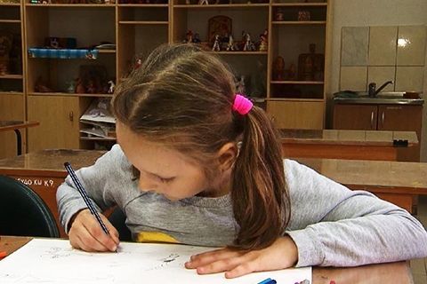 «Мир, семья, детство» глазами ребенка – юные благовещенцы участвуют в конкурсе рисунков