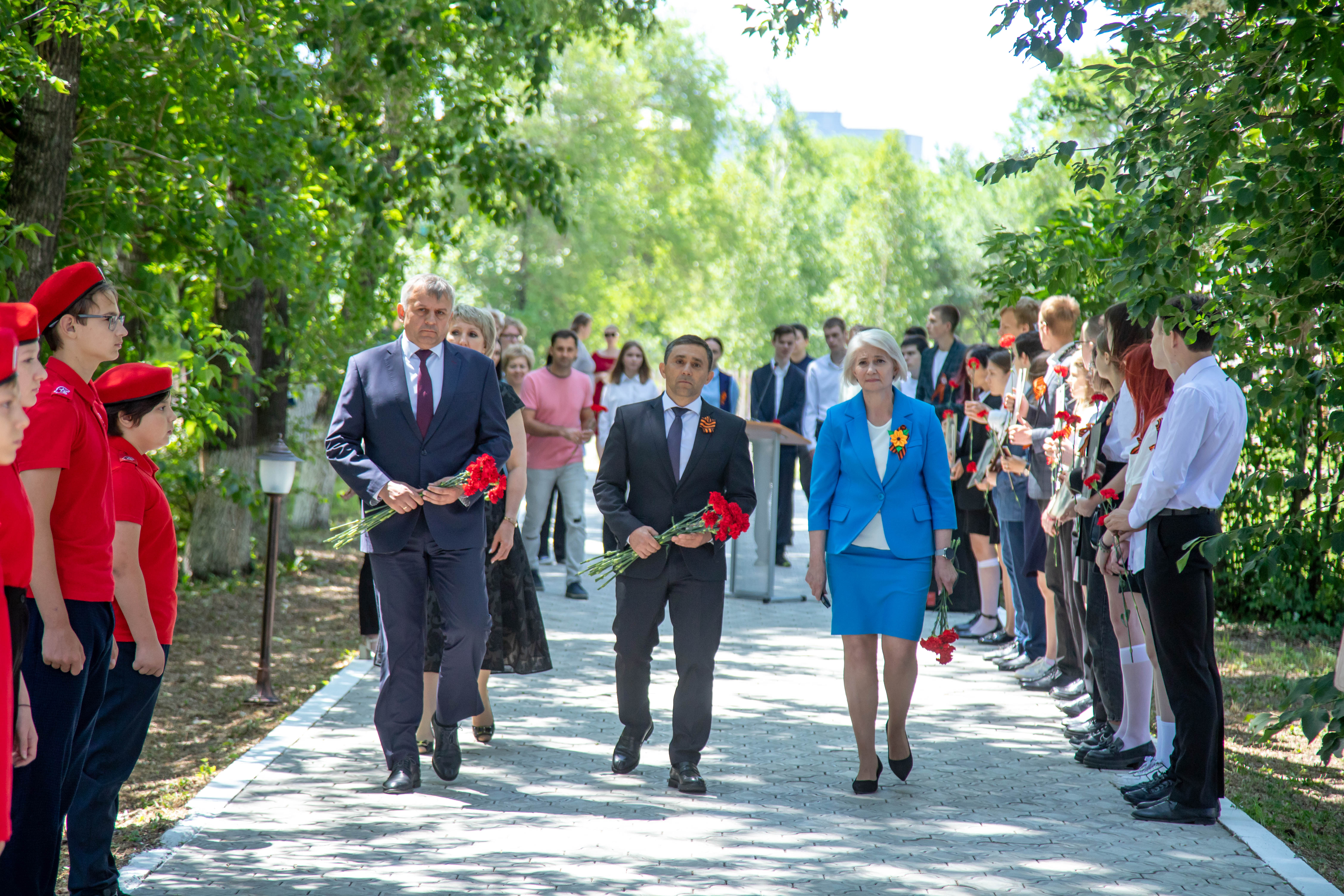 Под звуки метронома: Цветы в память о подвиге советских солдат возложили в Благовещенске