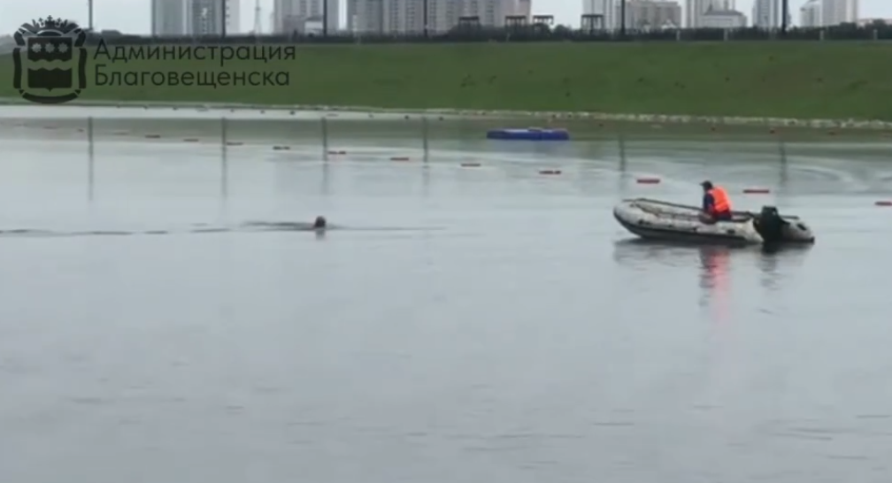 За буйки — под протокол! Благовещенец устроил опасный заплыв и игнорировал спасателей