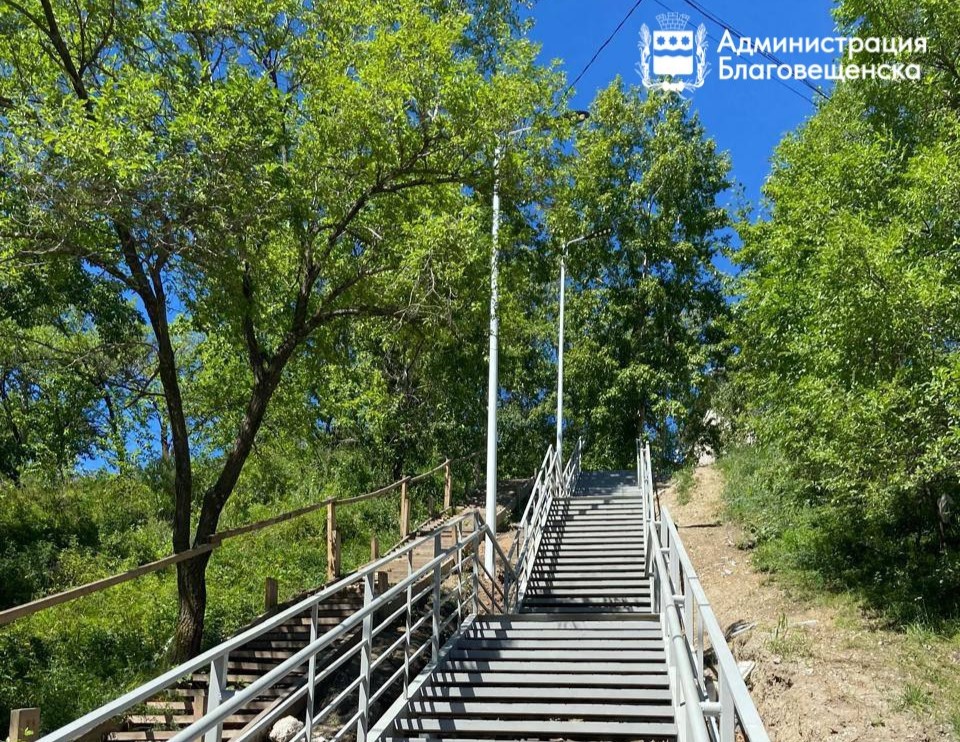 Лестница к школе в Белогорье обретает новый вид 