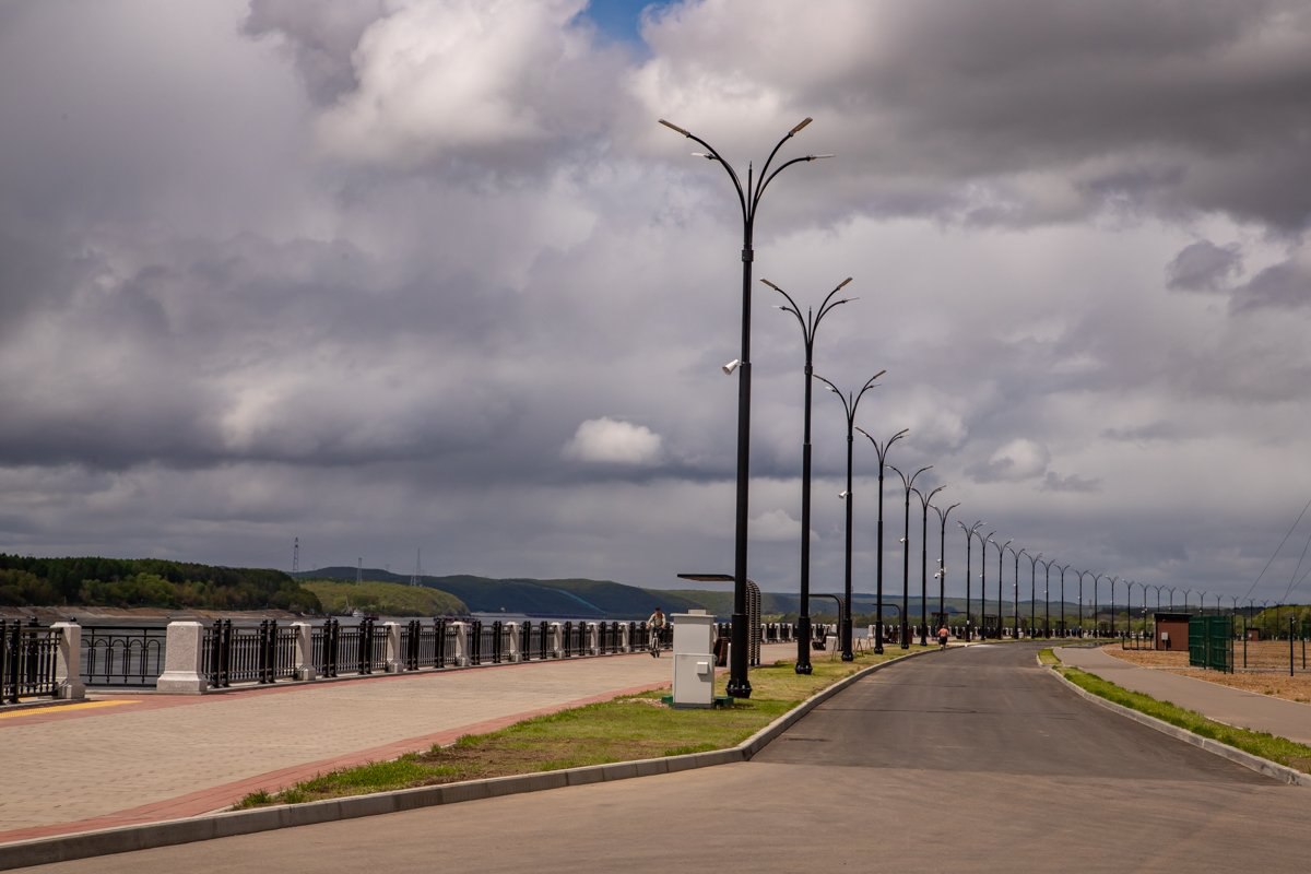 Благовещенск становится светлее: в городе обновляют систему уличного освещения 