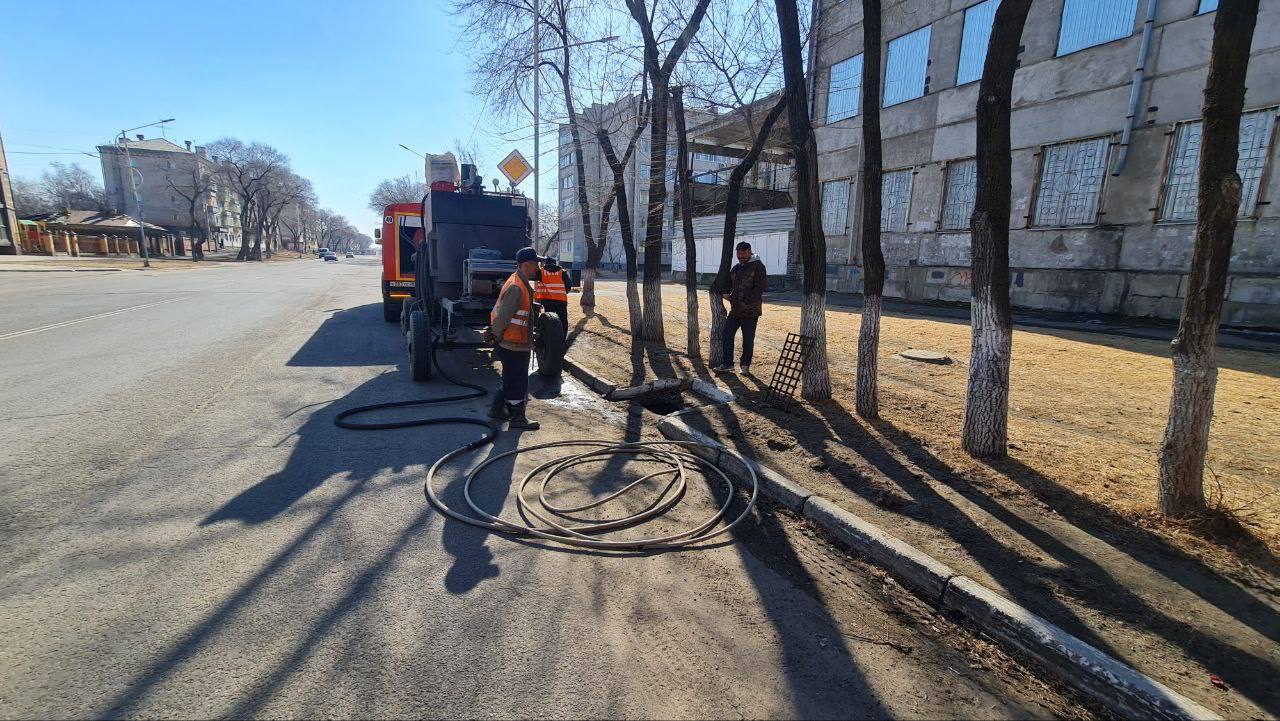 Благовещенские коммунальщики приступили к расконсервации ливневых колодцев