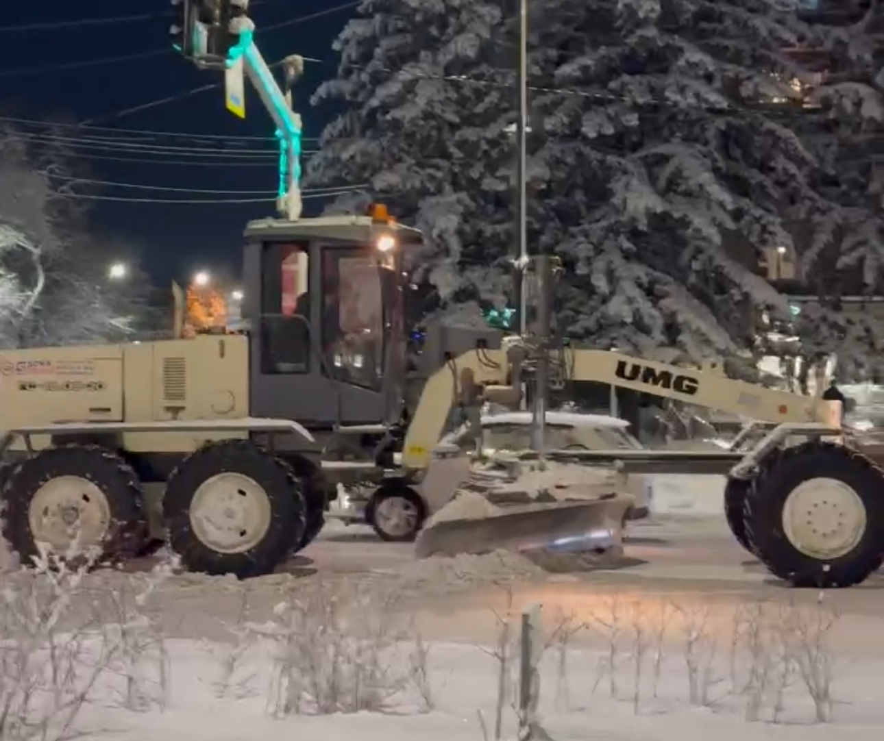 За минувшие сутки ГСТК очистили в общей сложности 35 километров благовещенских дорог