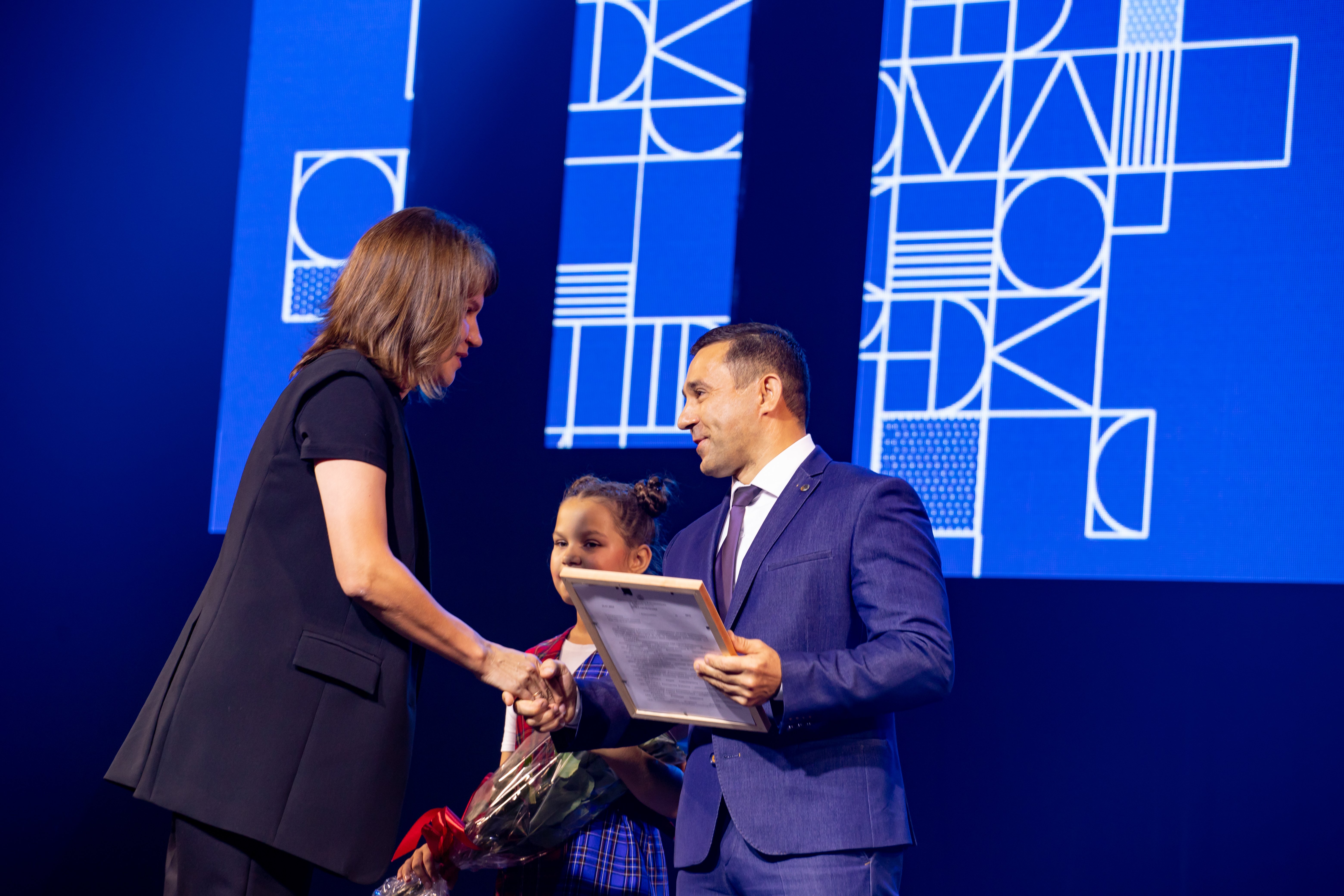 Мэр Благовещенска Олег Имамеев поздравил строителей с профессиональным праздником