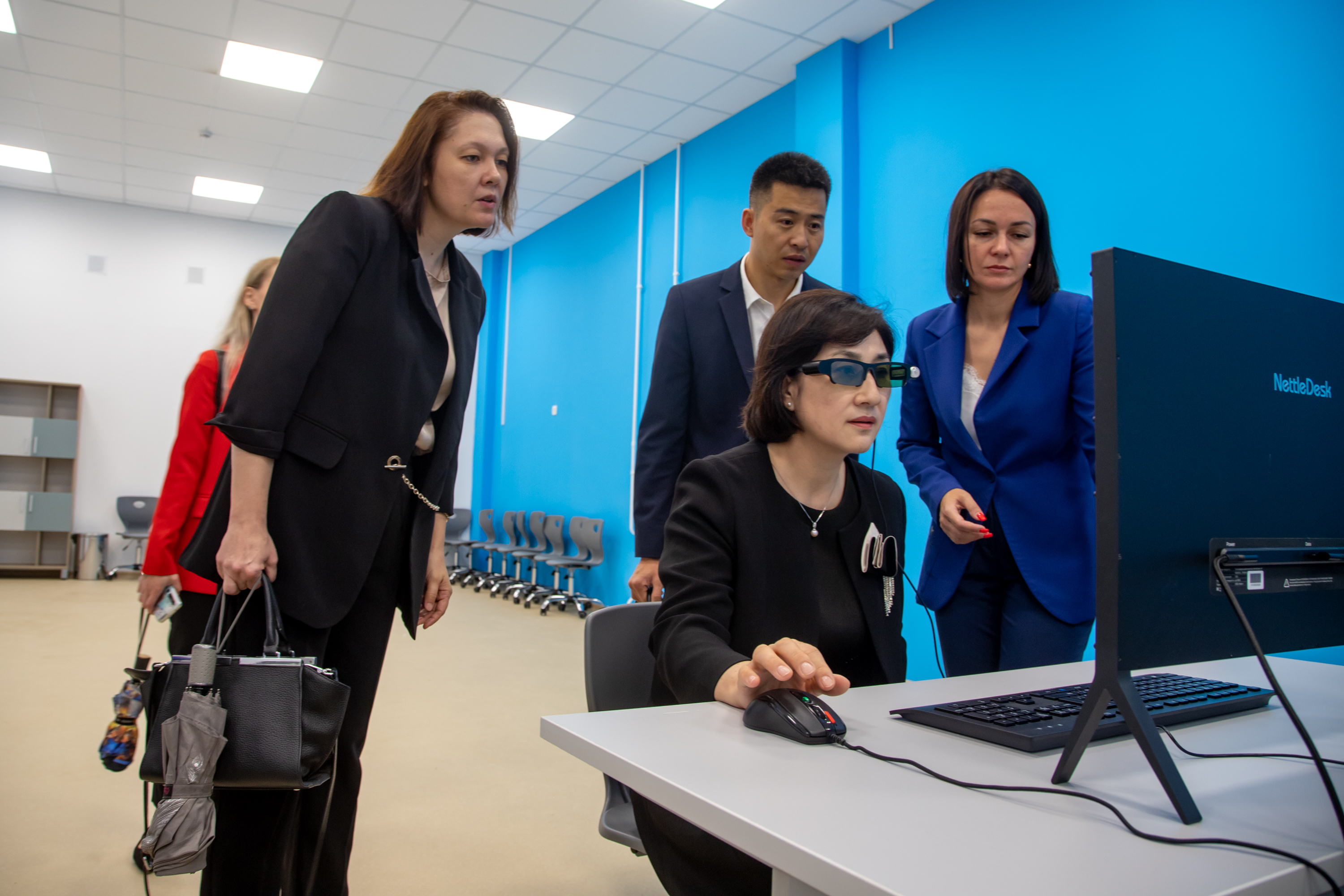 Заммэра Хэйхэ удивило оснащение самой большой школы на Дальнем Востоке и мастерство благовещенских ушуистов