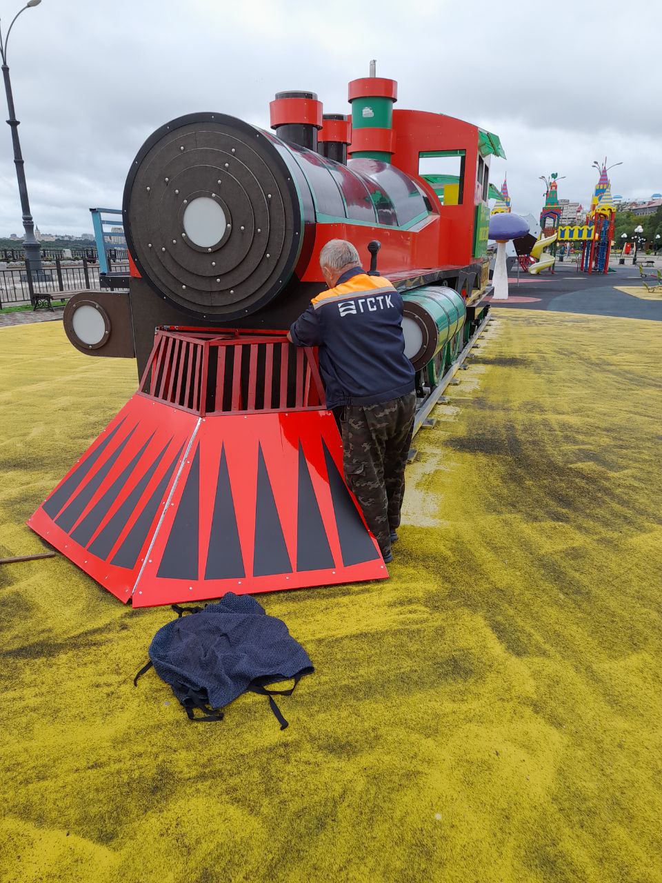 Теперь из металла: паровозик на набережной Амура вновь отремонтировали