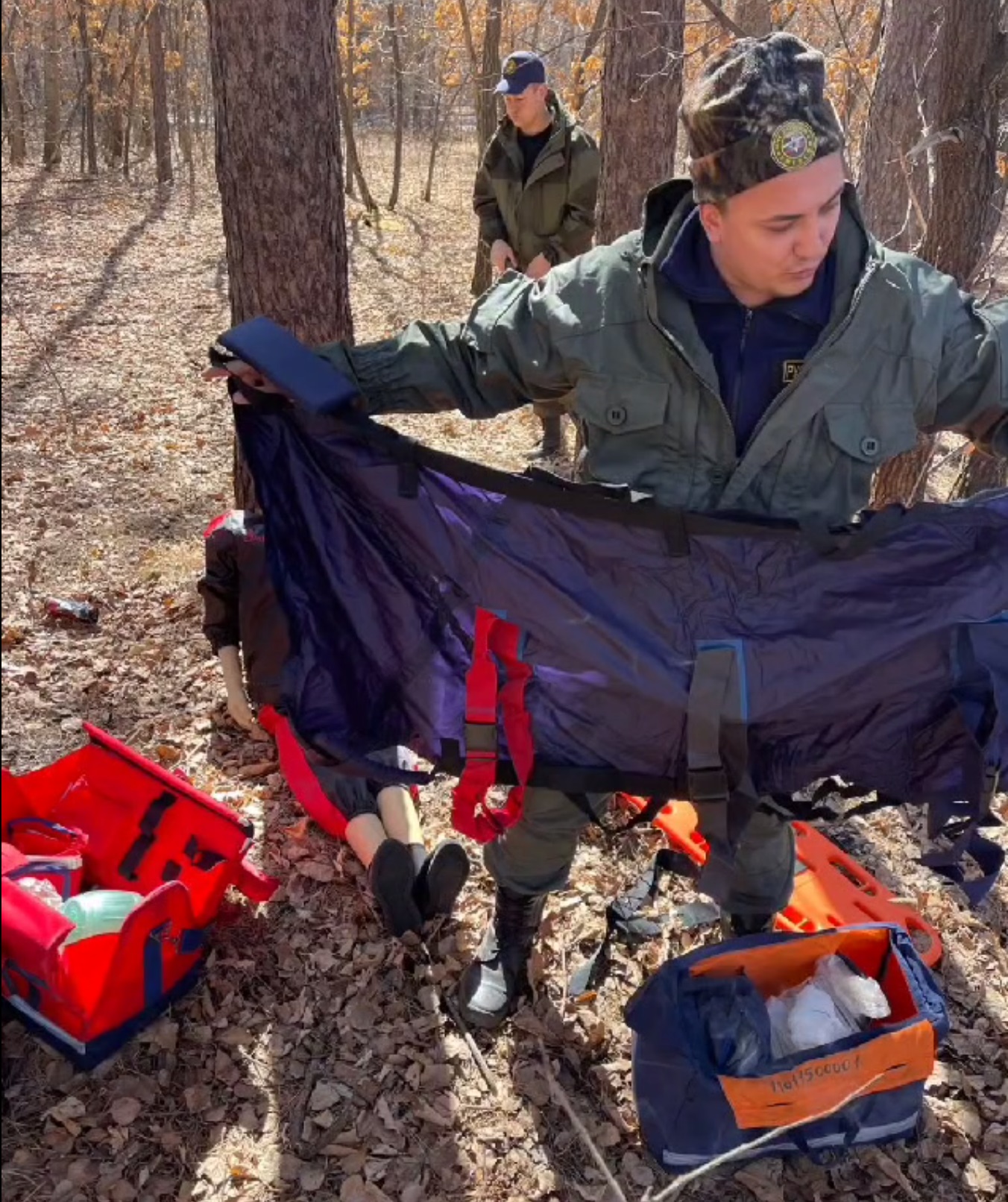 Городские спасатели совершенствуют навыки по поиску людей в лесу
