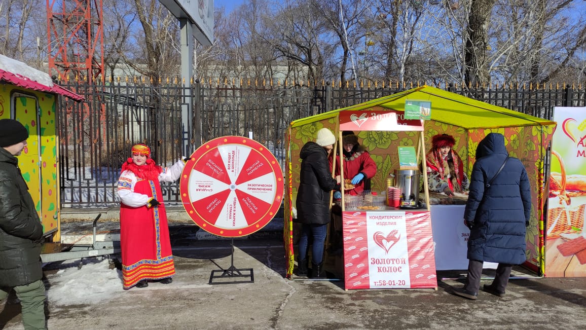 Первый зимний квас, печенье, колбаса: вкусными дегустациями благовещенцев порадовала акция «Покупайте Амурское»