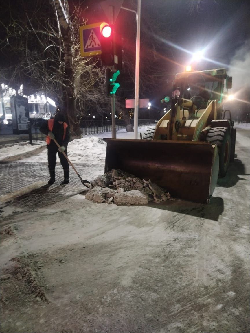 Благовещенский ГСТК очистил кольцевую развязку 
