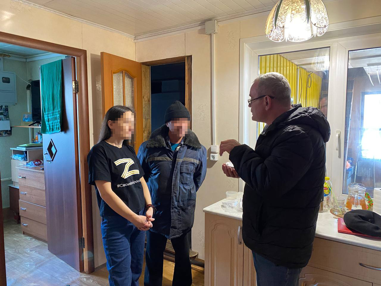 В домах семей участников СВО устанавливают пожарные извещатели 