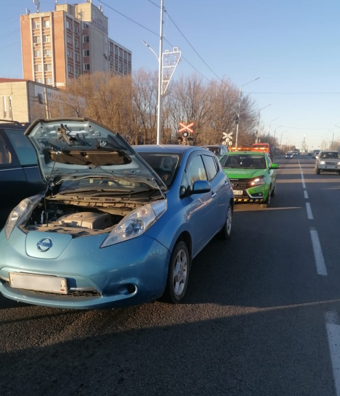 «Дорожный патруль» в Благовещенске «подбросил» электромобиль до электрозаправки