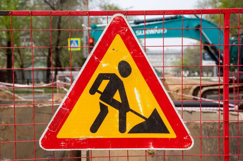 На одном из отрезков улицы 50 лет Октября реконструируют часть канализационного коллектора