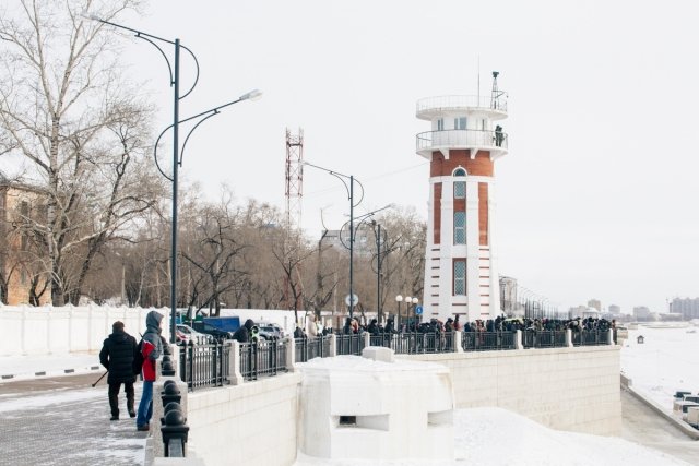Ловим двух зайцев сразу: благовещенцы и Масленицу отметят, и за Россию поболеют