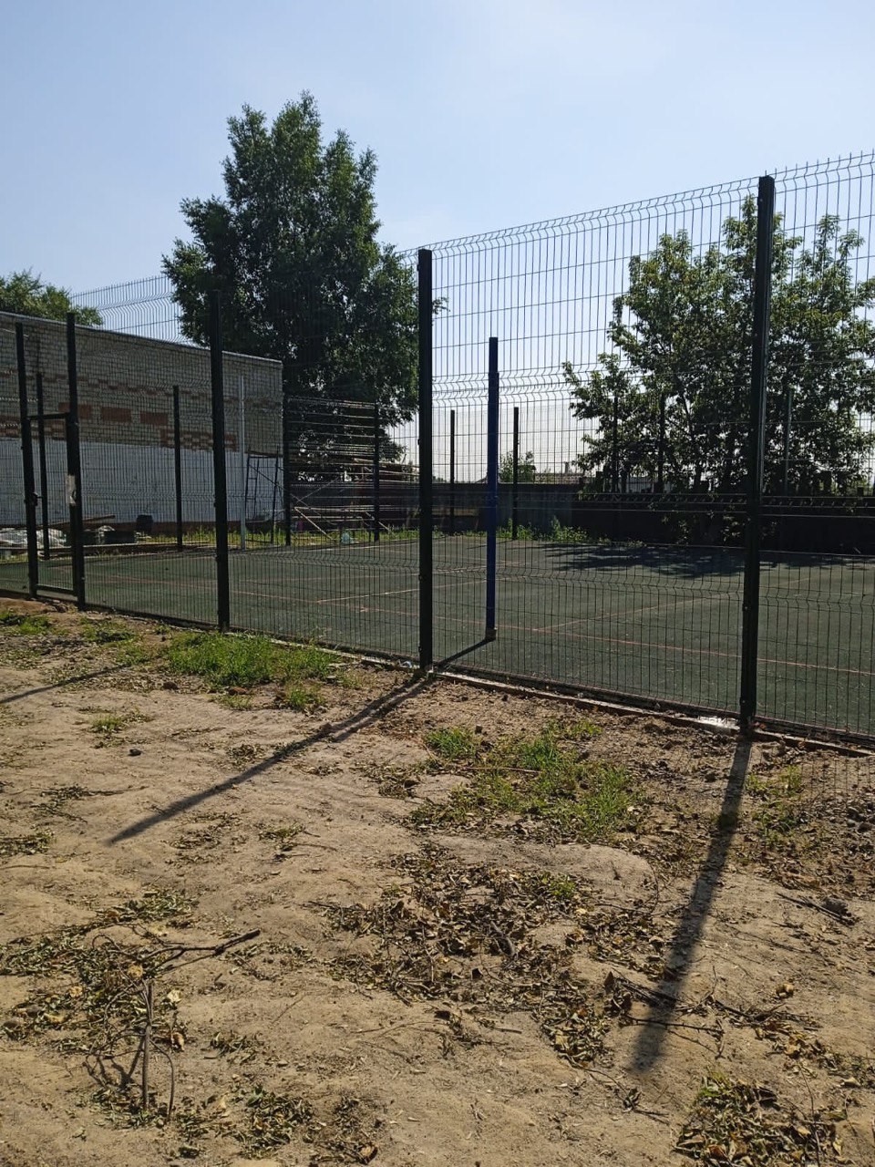 Строительство спортивной площадки в Садовом почти завершено