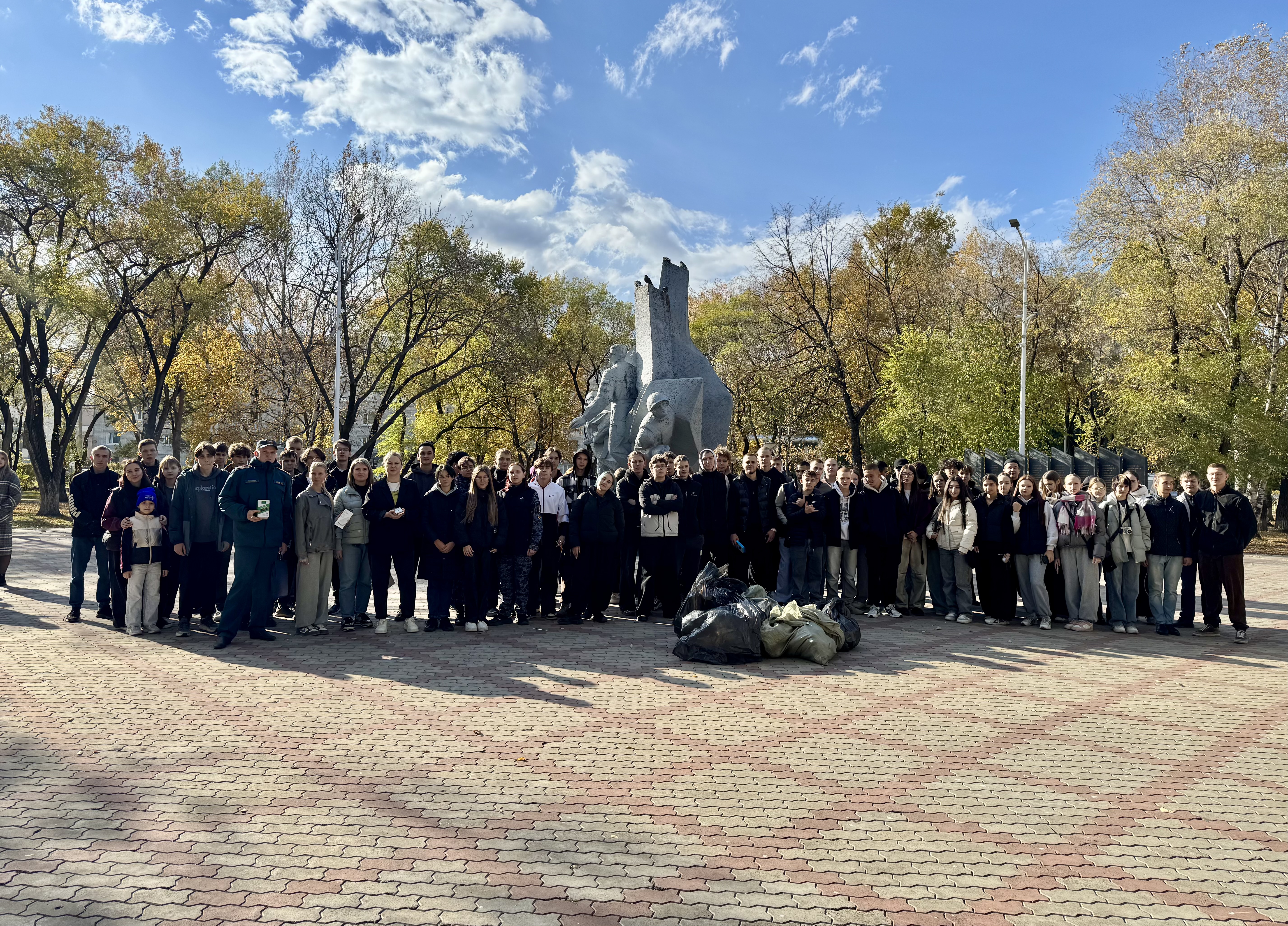 Экологический десант высадился в сквере воинов-интернационалистов 