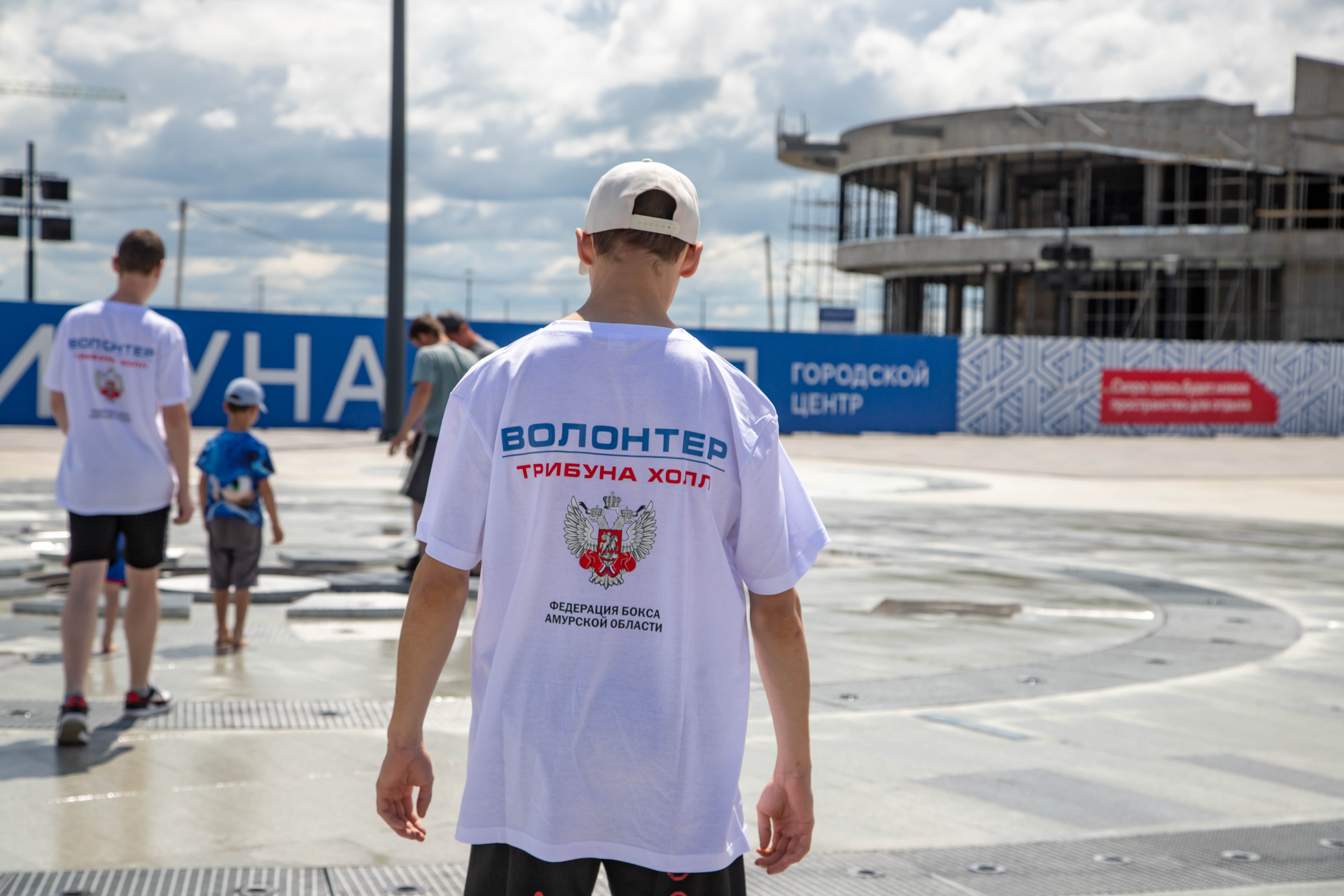 «Люди не понимают, это сложное техническое изобретение, а не аттракцион»: месяц волонтеры следили за сохранностью благовещенской аллеи фонтанов