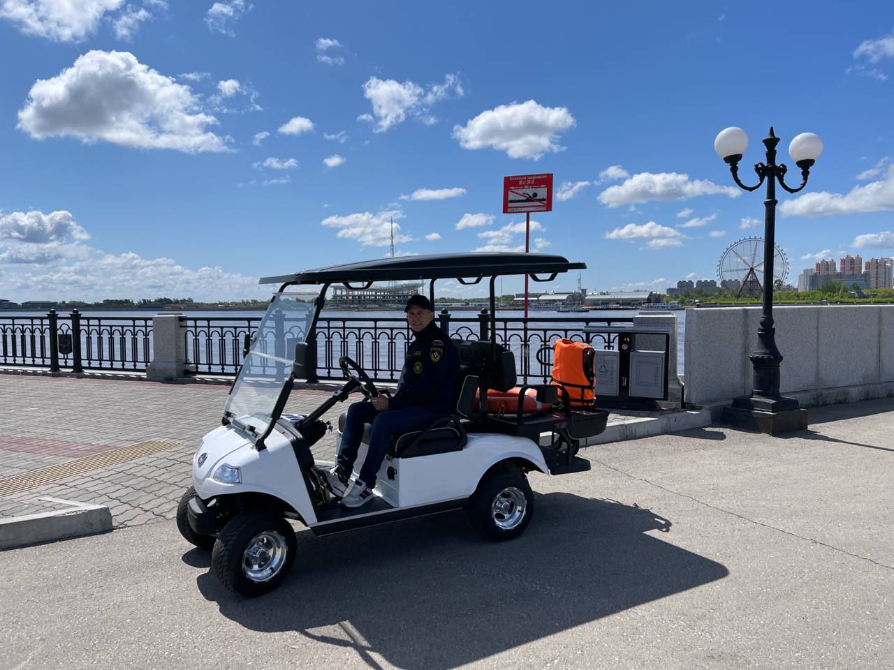 На набережной Благовещенска появился электрокар. Зачем?