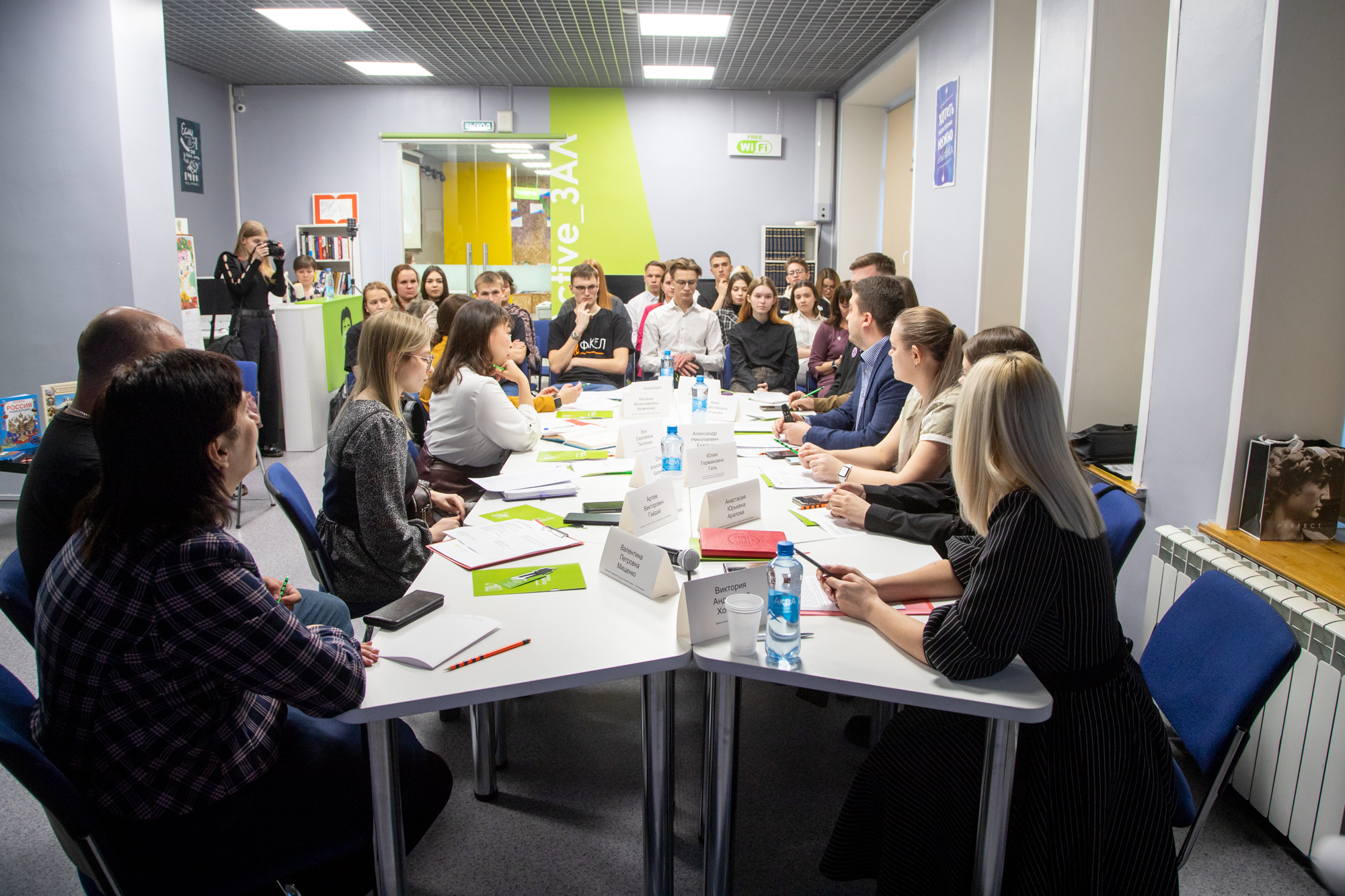 Дом молодежи, уличный театр и библиоэкспресс: Возможности для развития молодежи обсудили в Чеховке