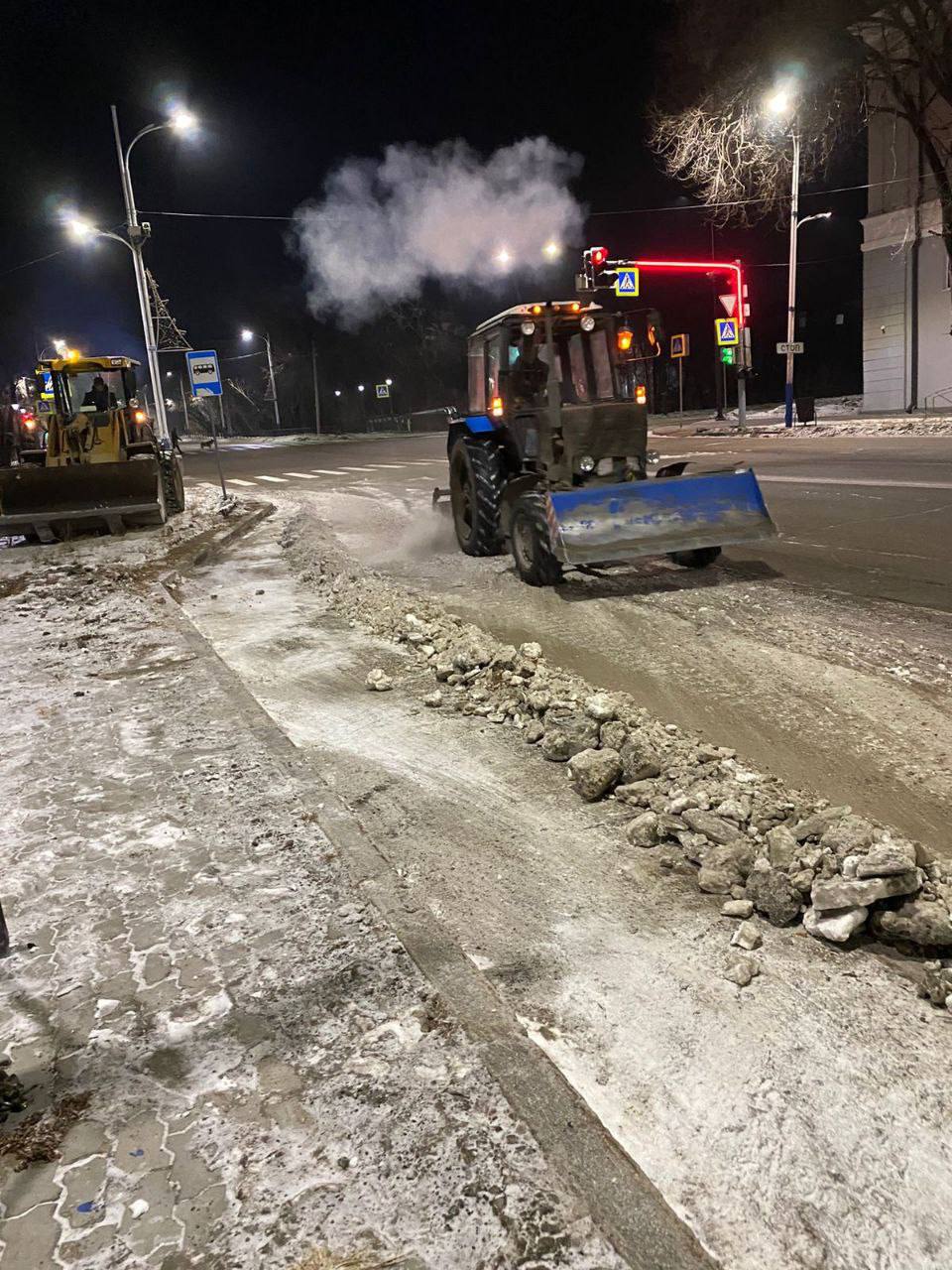 ГТСК очищает автобусные остановки