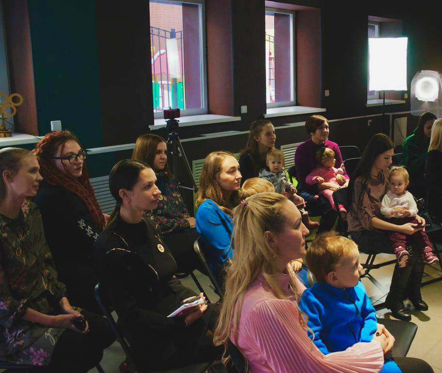 Благовещенских мам в декрете приглашают на встречу в рамках проекта «Мама в деле»